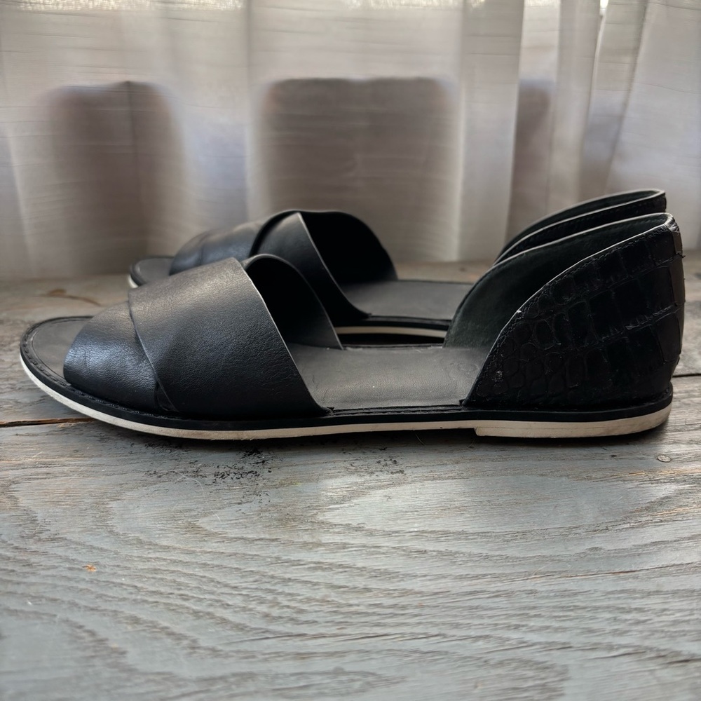 Vince Ida open toe flats | size 8